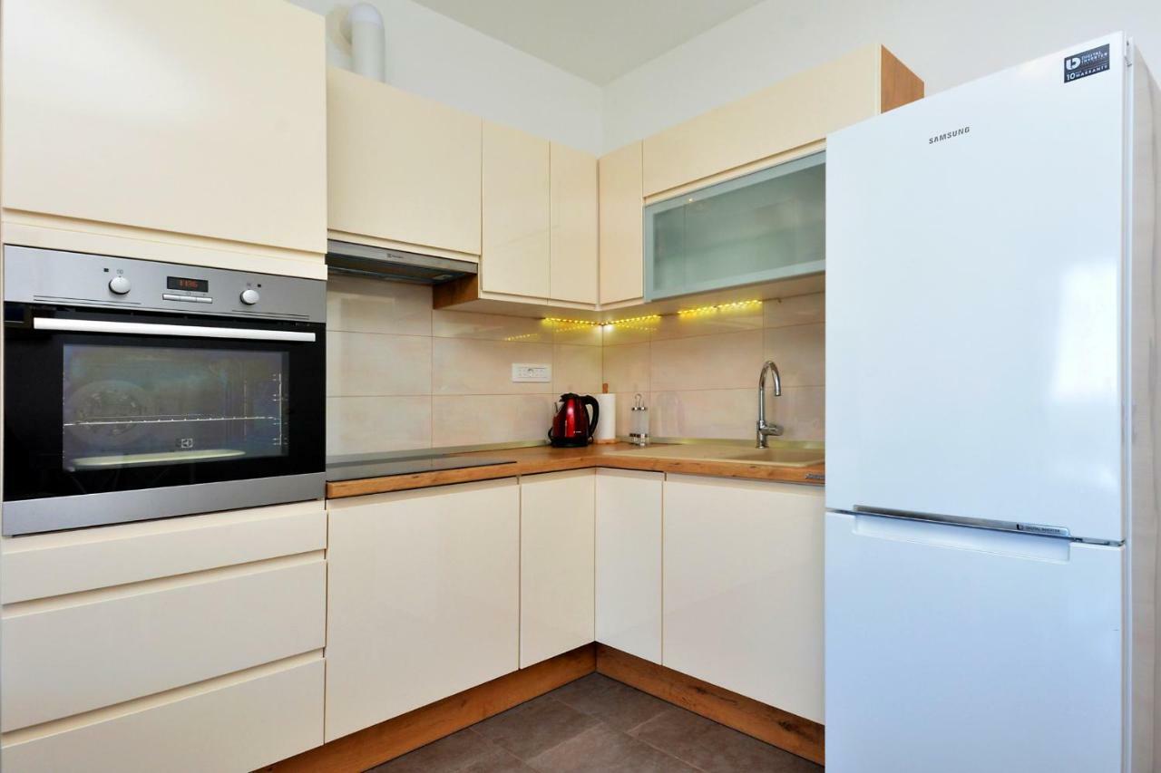 M & M Apartment Подстрана Екстериор снимка