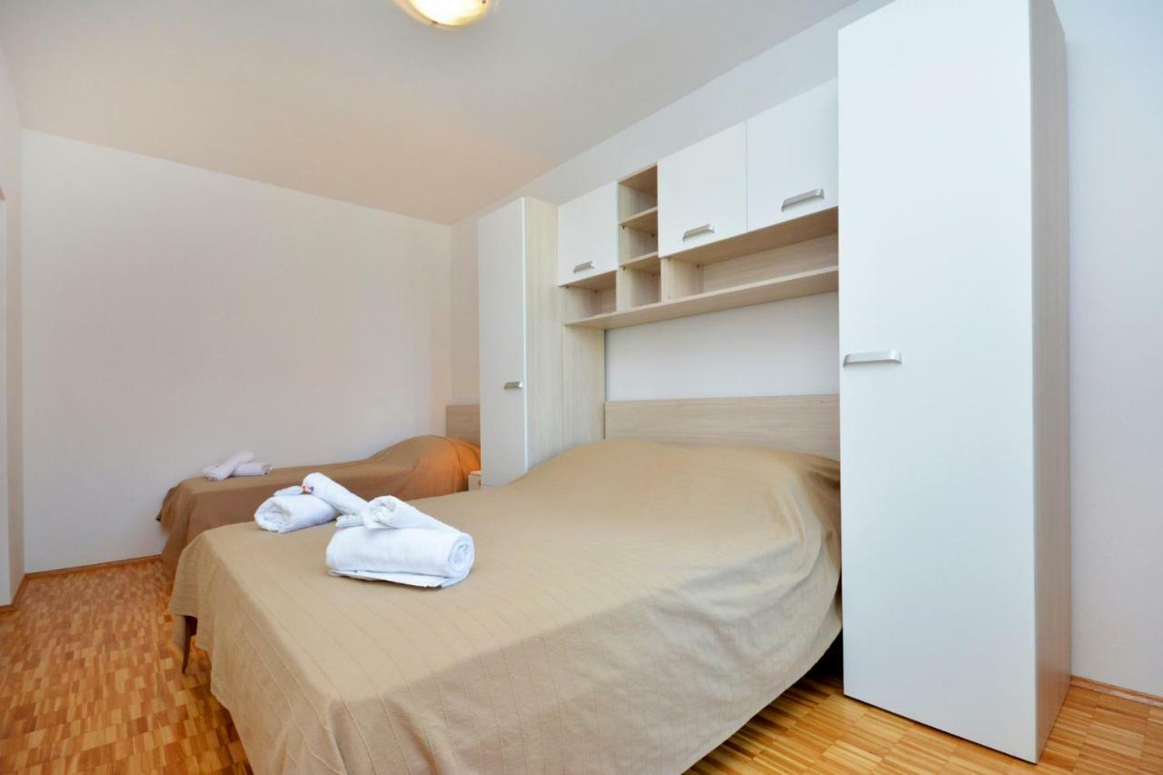 M & M Apartment Подстрана Екстериор снимка