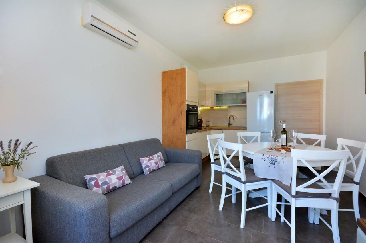 M & M Apartment Подстрана Екстериор снимка