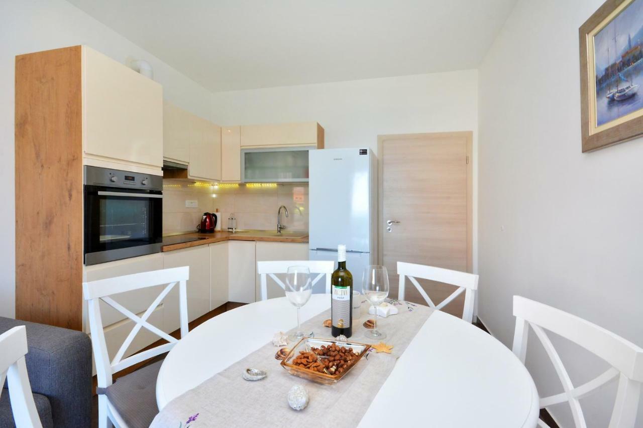 M & M Apartment Подстрана Екстериор снимка